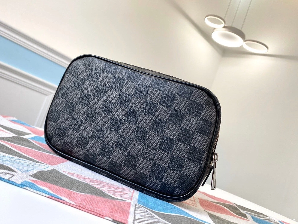 First bags ru POUCH LOUIS PM TOILETRY VUITTON 0730